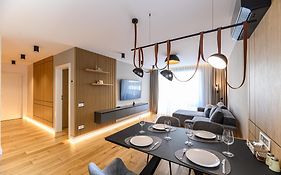 B-Holiday Luxury Apartments Urban Plaza